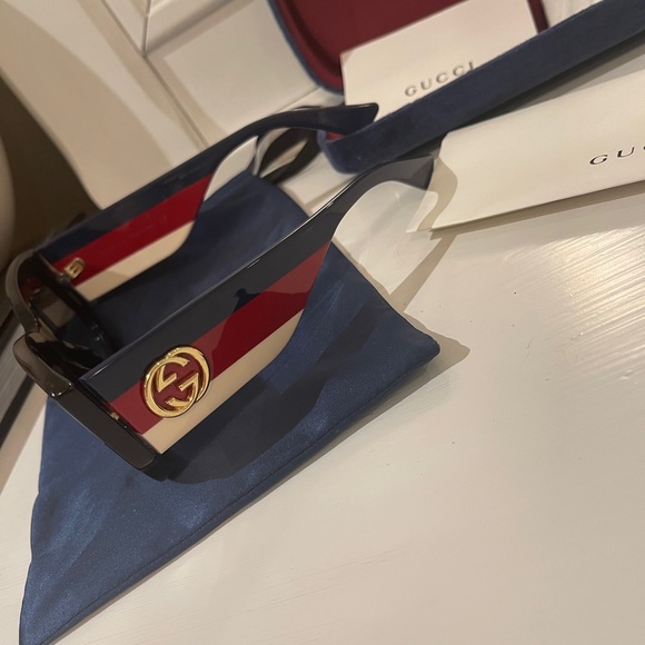 2️⃣5️⃣0️⃣Gucci sunglasses - Picture 3 of 5